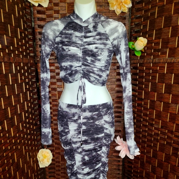 Fashion Nova Dresses & Skirts - New Set Fashion Nova  Skirts and Blouse never used is new
